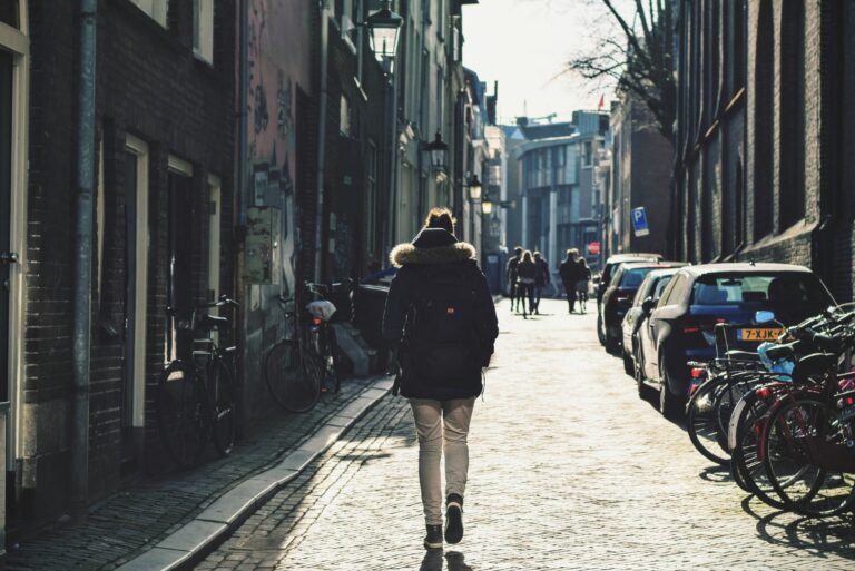 How to Choose the Best City for Your First Long Trip