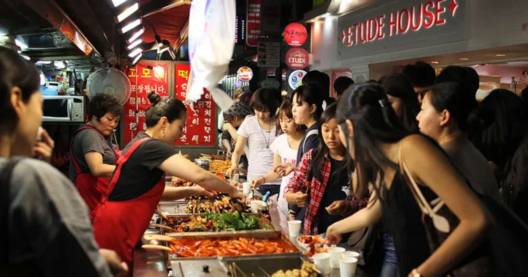 How to Find Cheap Food While Traveling