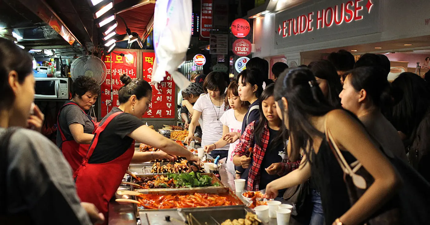 How to Find Cheap Food While Traveling